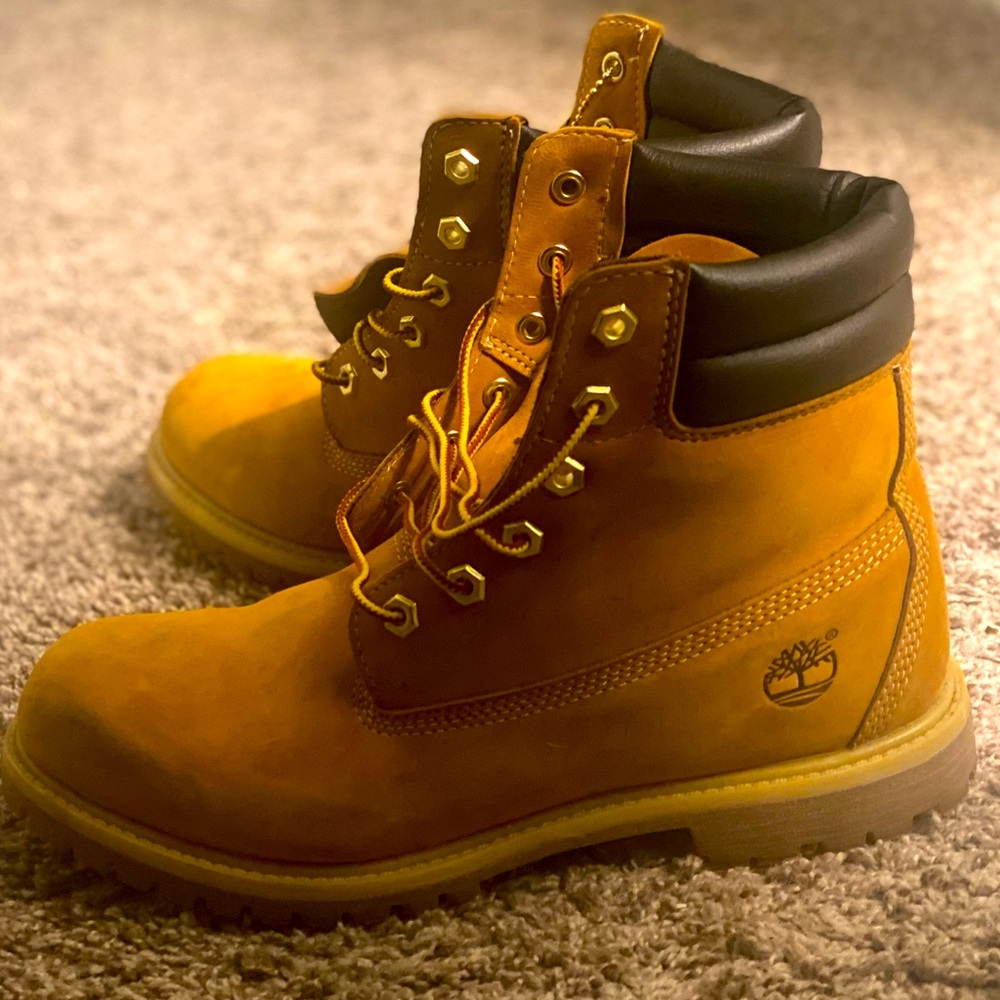 Barely worn Tan Timberlands (Butters)